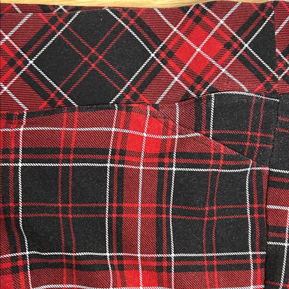 Torrid Red and Black Plaid Pull on Pocket Pixie Leggings - Picture 5 of 10